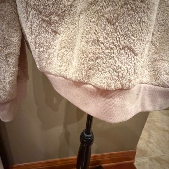 Wound Up Juniors Christmas Icon Tan Fleece Pullover, Size XL - Picture 5 of 14